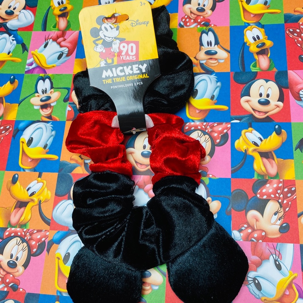 🎈Disney's Mickey Mouse Velvet Scrunchies Duo - Picture 4 of 11